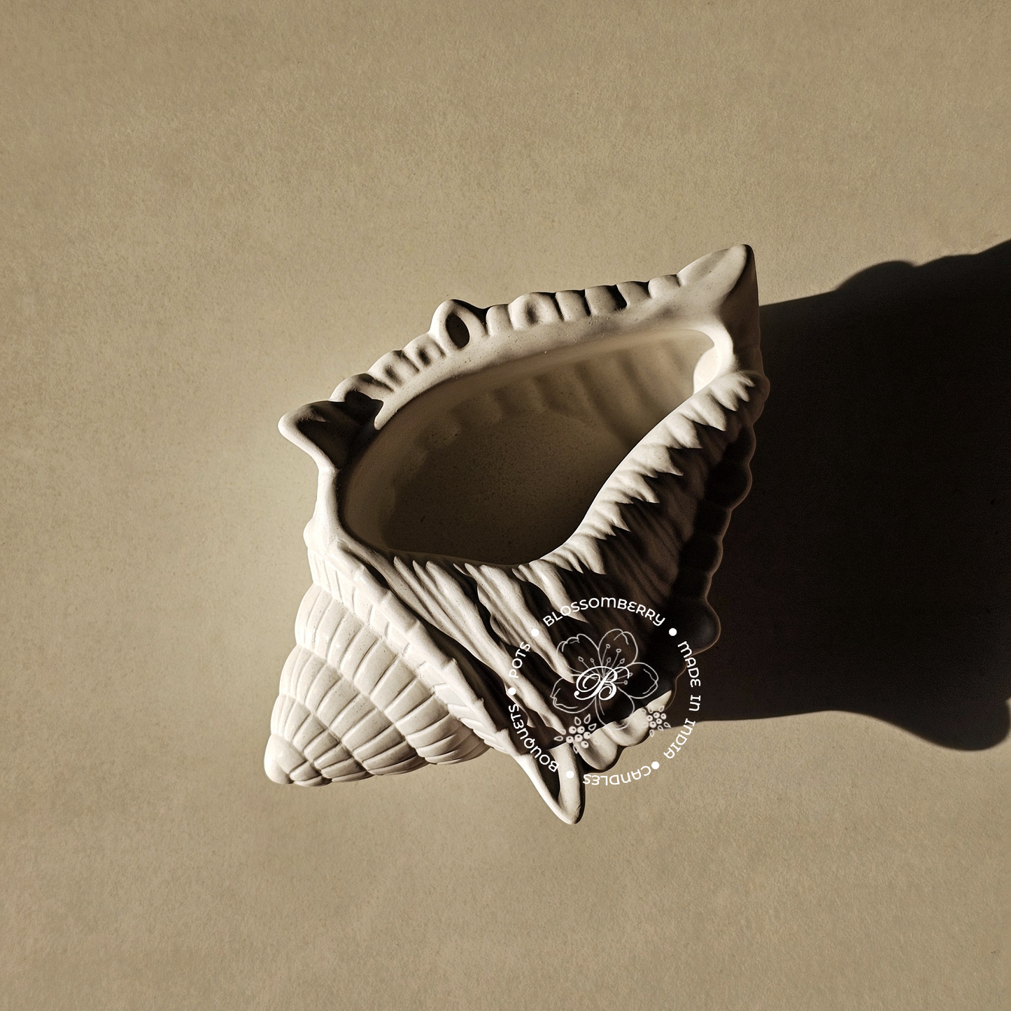 Detailed Shankh Pot (White)