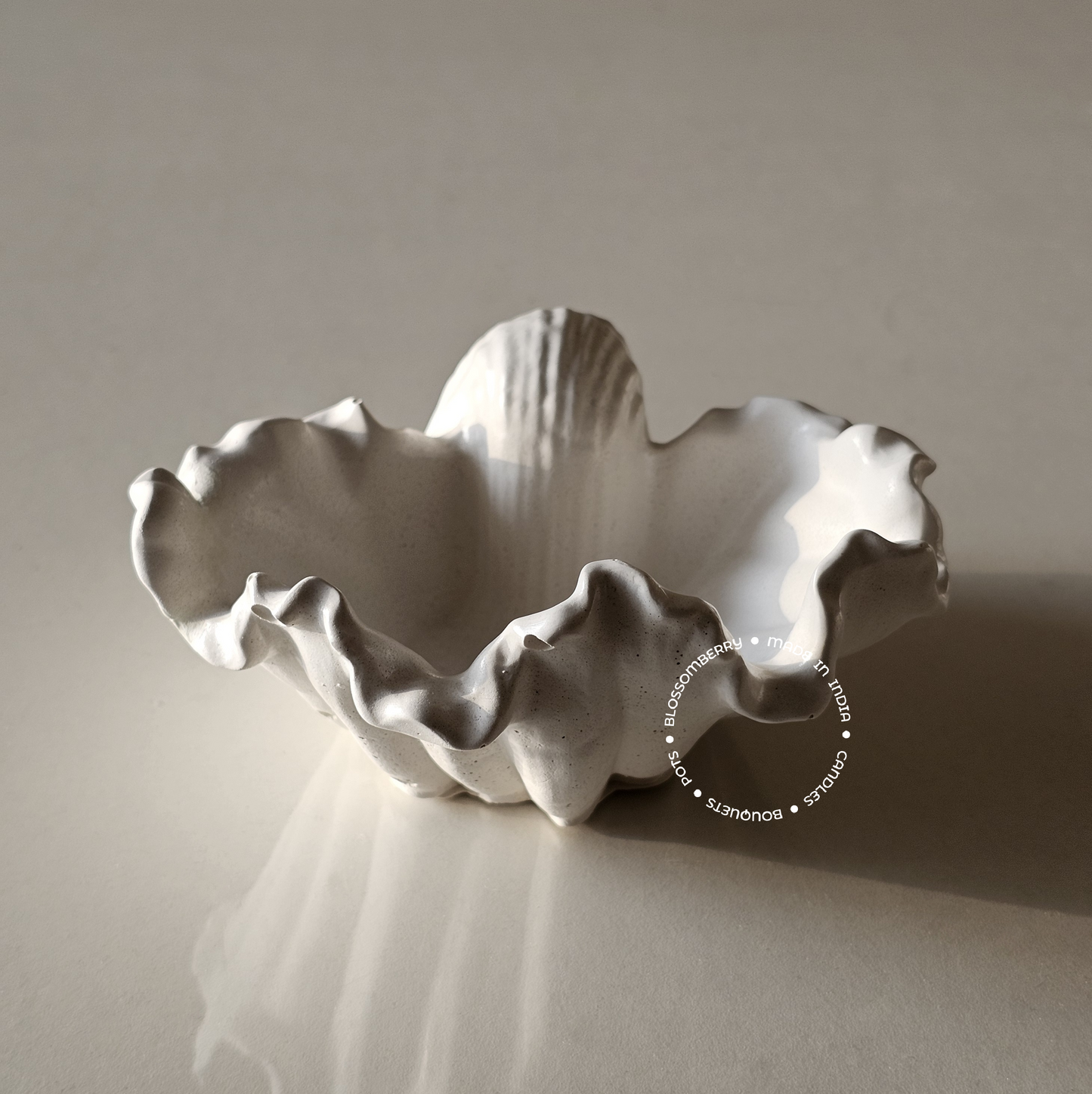 Wavey Konch Pot (White)