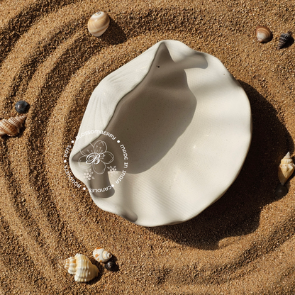 Wavey Shell Pot