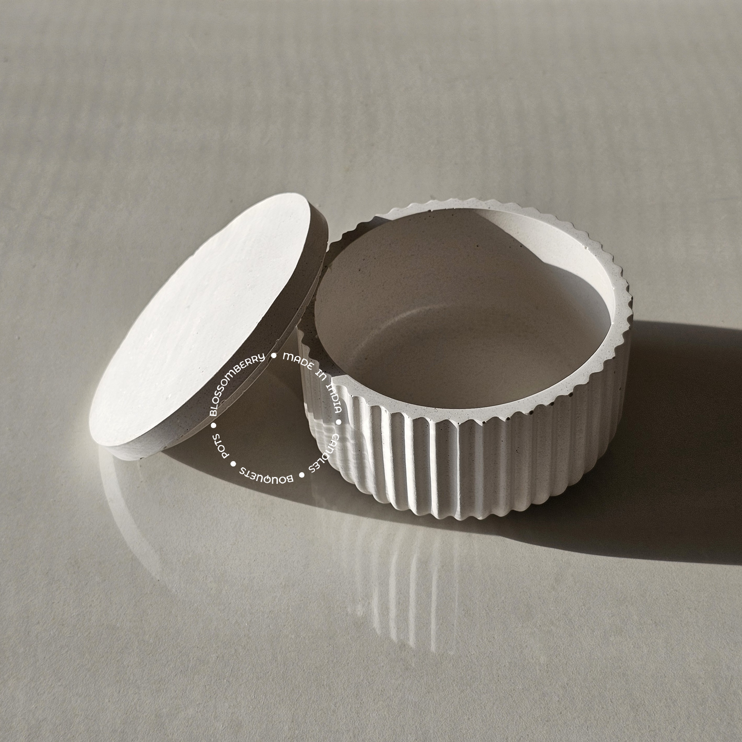 Ribbed Pot With Lid (White)
