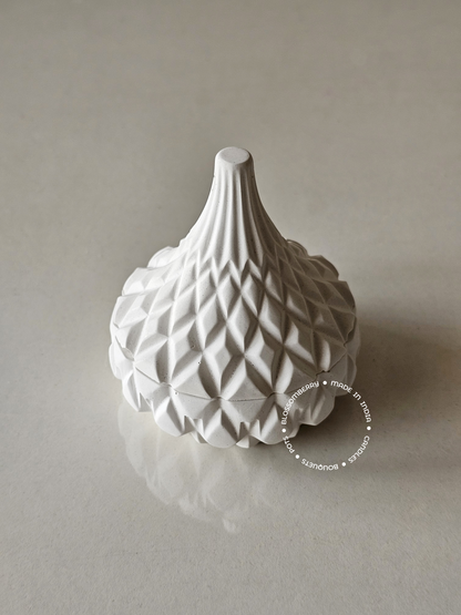 Water Drop Design Pot With Lid (White)