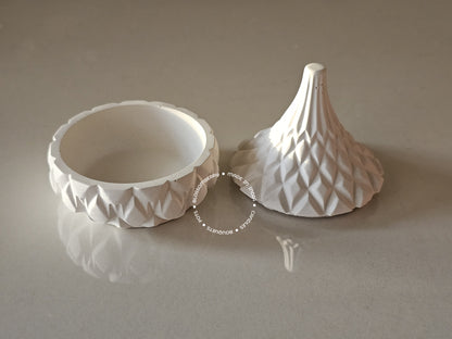 Water Drop Design Pot With Lid (White)