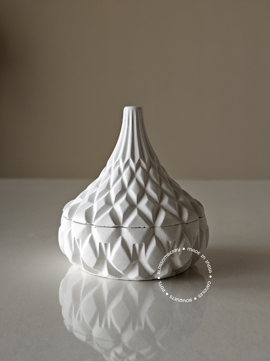 Water Drop Design Pot With Lid (White)