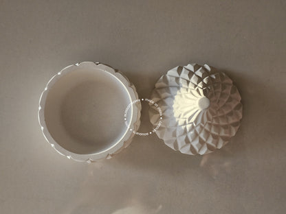 Water Drop Design Pot With Lid (White)