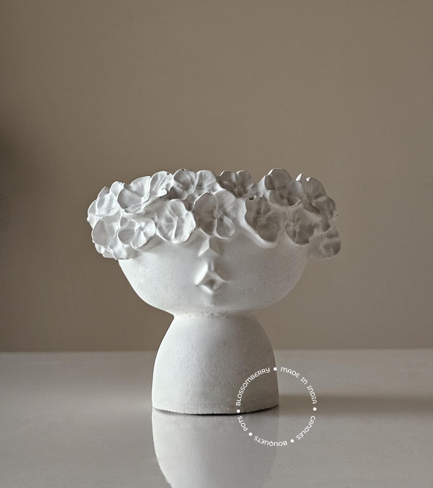 Girl With Flowerhead Pot (White)