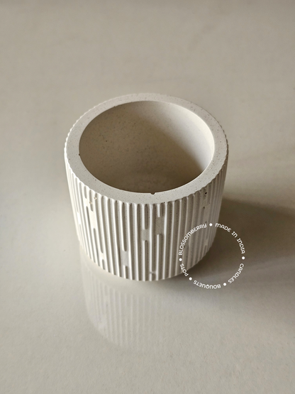 Small Line Pot (White)