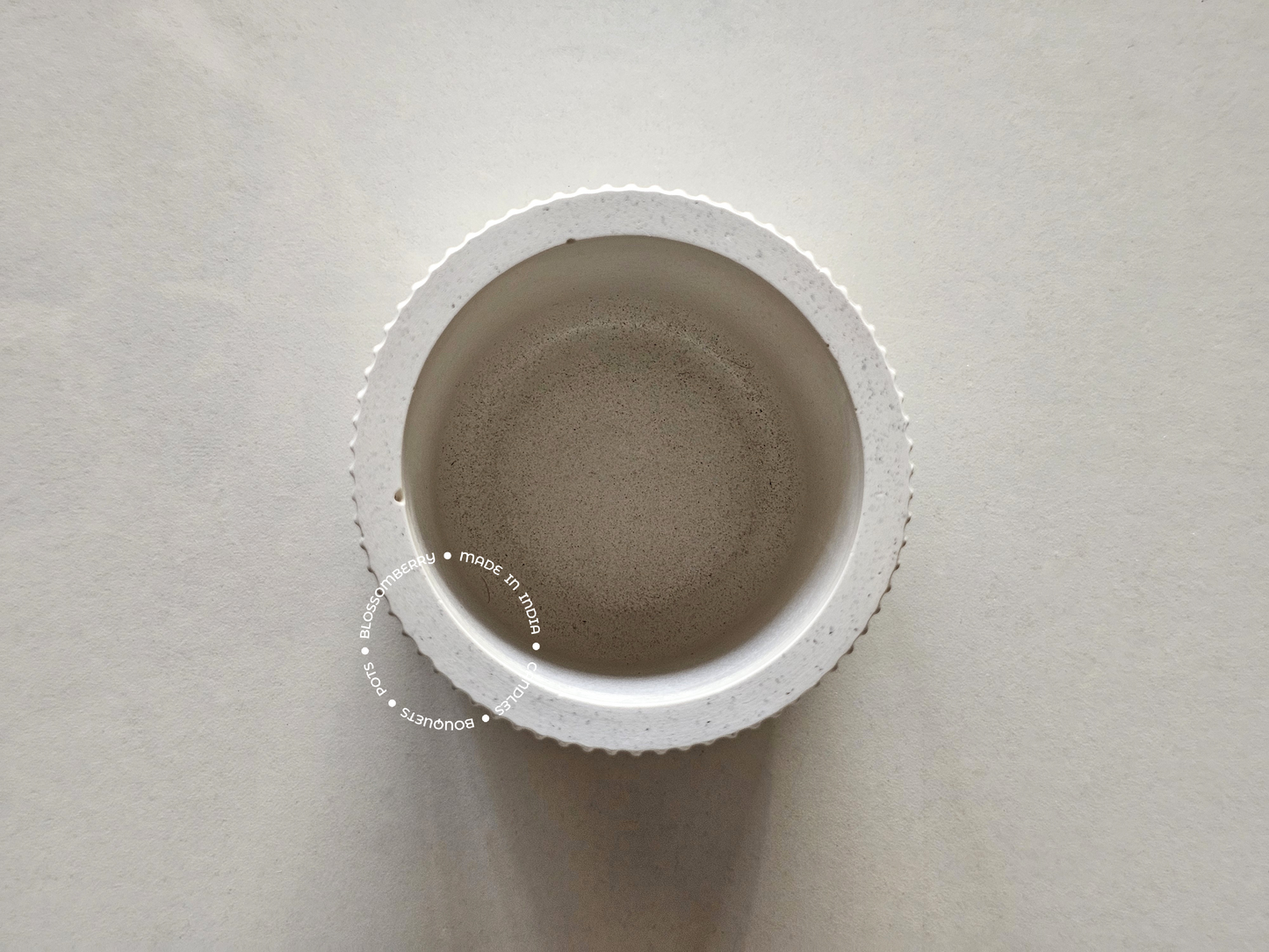 Small Line Pot (White)