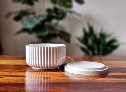 Big Ribbed Pot